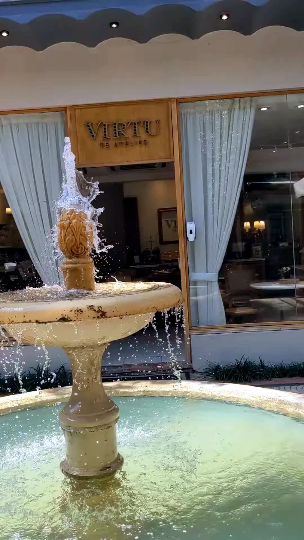 Shopping and cafe courtyard in Asuncion